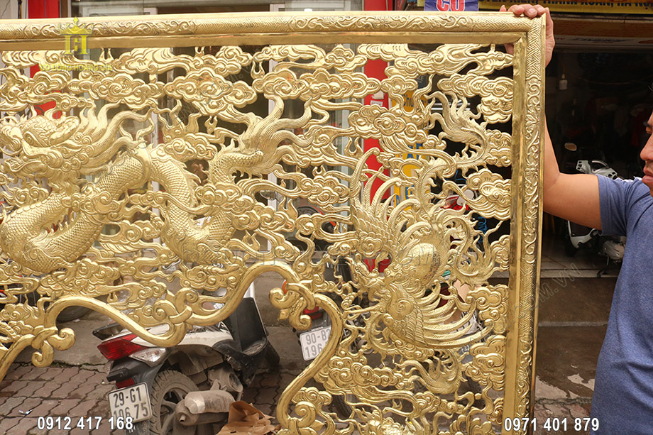 Kh&ocirc;ng chỉ gi&uacute;p mang đến vẻ đẹp cho kh&ocirc;ng gian thờ c&uacute;ng m&agrave; vật phẩm n&agrave;y c&ograve;n thể hiện l&ograve;ng th&agrave;nh k&iacute;nh, sự tưởng nhớ của con ch&aacute;u đối với thế hệ cha &ocirc;ng
